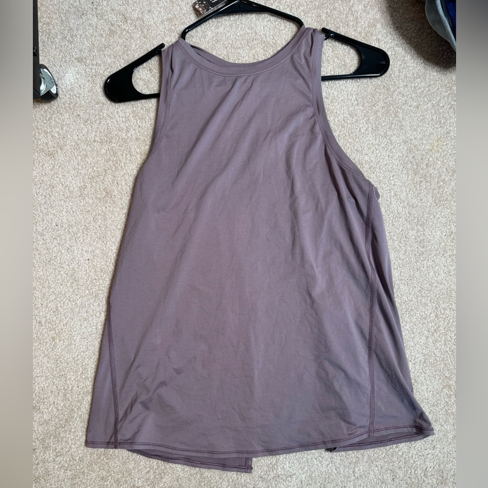 117. Lululemon Razorback tank split back.